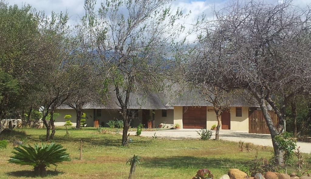 Stunning Mountain Views From A 3-Bedroom Home With Pool Hoedspruit Habitación foto